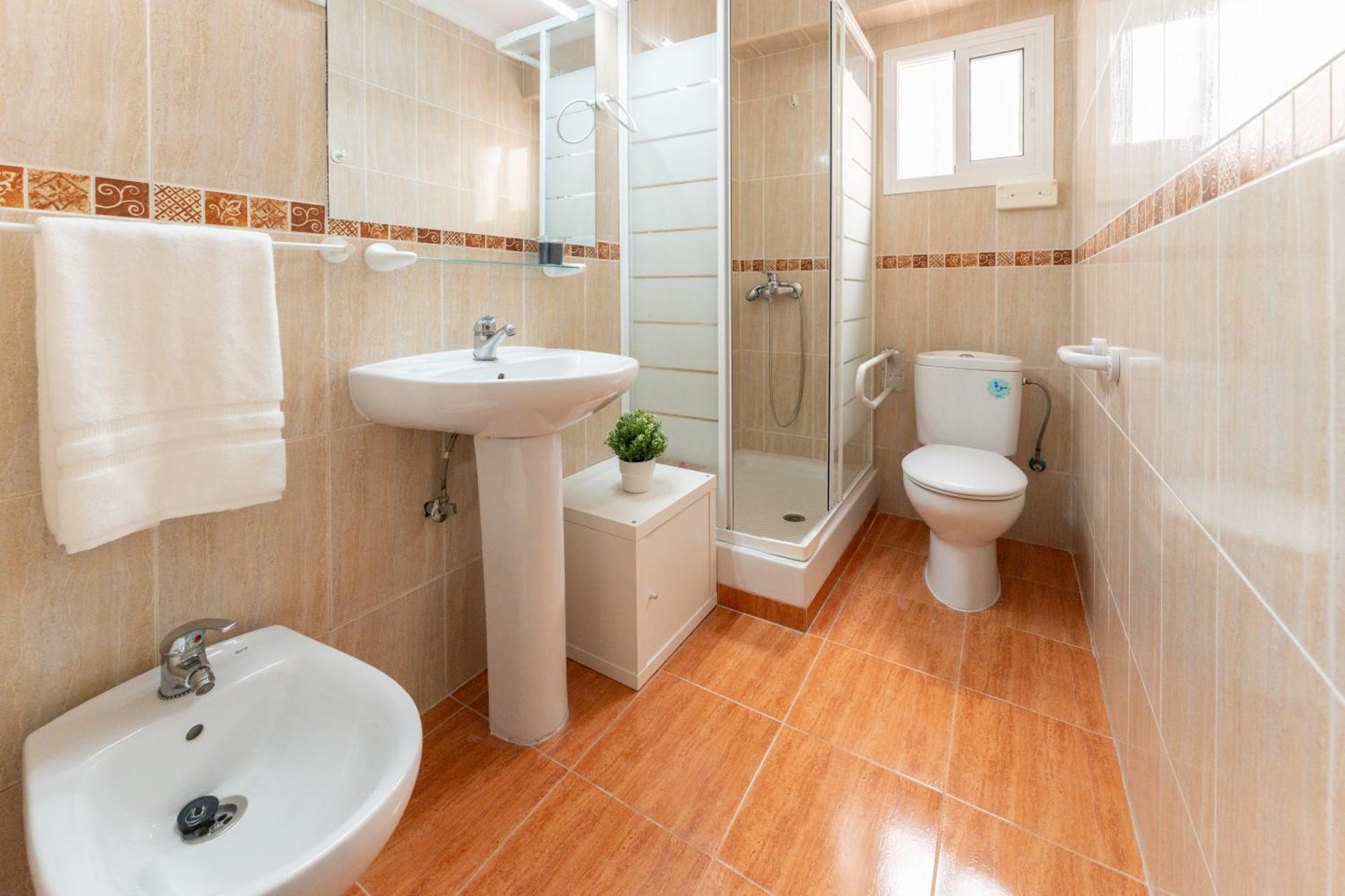 Malaga Lux Oasis - Modern 3Br, Fast Wifi, Smarttv Appartement Buitenkant foto